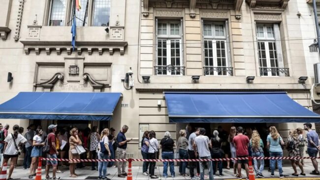 La verdad sobre la 'ley de nietos' en Buenos Aires: 645.000 peticiones y 33.000 pasaportes