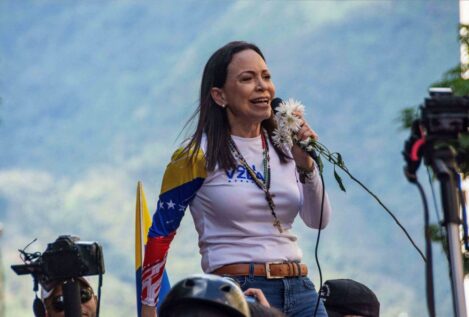 Machado: «Maduro utiliza a los venezolanos repatriados de EEUU para extorsionar»