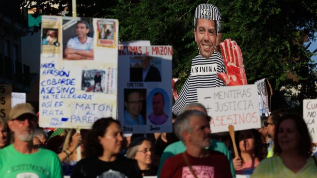 Cientos de personas se manifiestan contra Carlos Mazón en la zona cero de la dana
