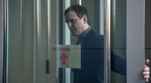 El juicio a David Sánchez y al líder del PSOE de Extremadura se retrasa a finales de mayo