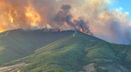 Desalojadas 200 personas por el incendio forestal en Las Hurdes (Cáceres)