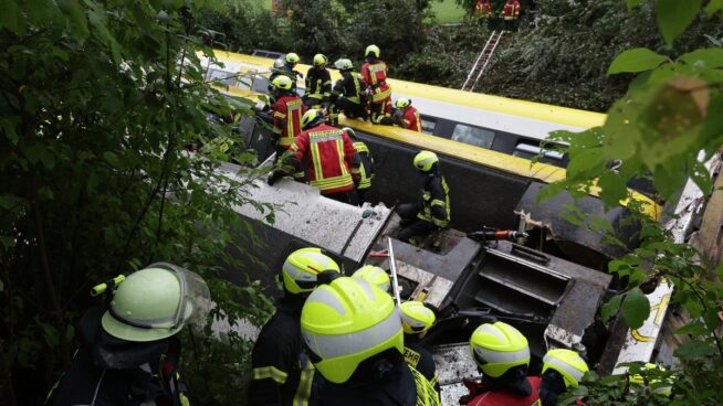 Al menos tres muertos y decenas de heridos al descarrilar un tren en el suroeste de Alemania