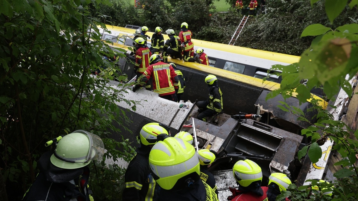 Al menos tres muertos y decenas de heridos al descarrilar un tren en el suroeste de Alemania