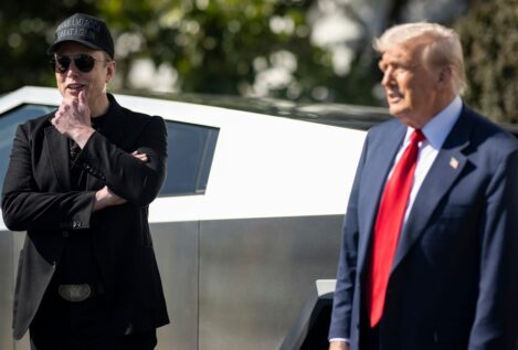 Donald Trump niega querer «destruir» las empresas de Elon Musk