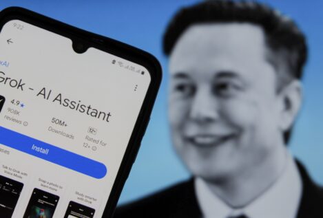 Elon Musk anuncia 'Baby Grok', una aplicación de su empresa de IA con contenido para niños