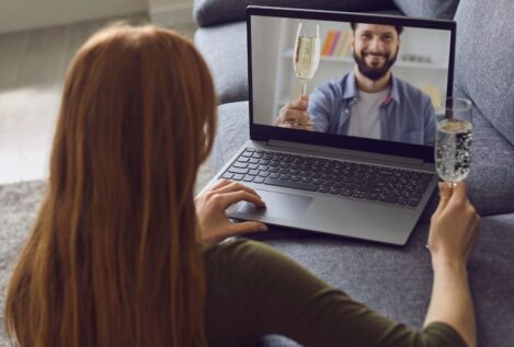 Enamorarse por 'chat': ¿realidad emocional o ilusión virtual?