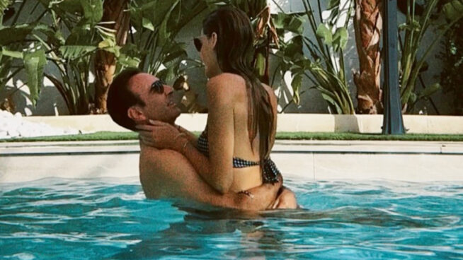 Enrique Ponce y Ana Soria, relajados en la piscina mientras su boda sigue en el aire