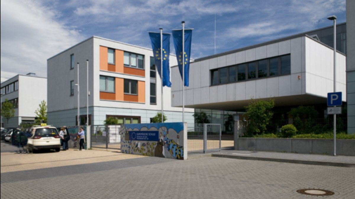 Las Escuelas Europeas deberán impartir clases de catalán aunque solo lo pida un alumno