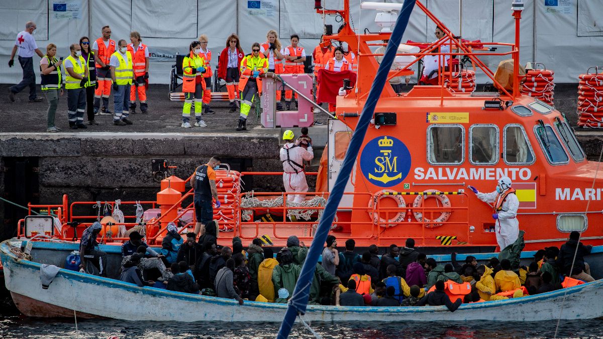 El Gobierno prevé trasladar en dos semanas a los menores inmigrantes solicitantes de asilo