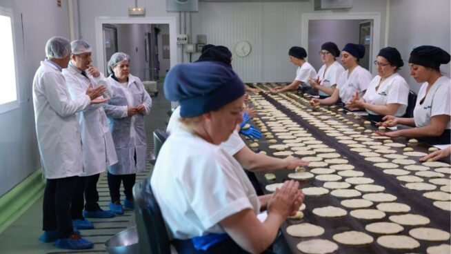 La facturación de la industria moderó su caída en mayo al 1,9% y sumó dos meses en negativo