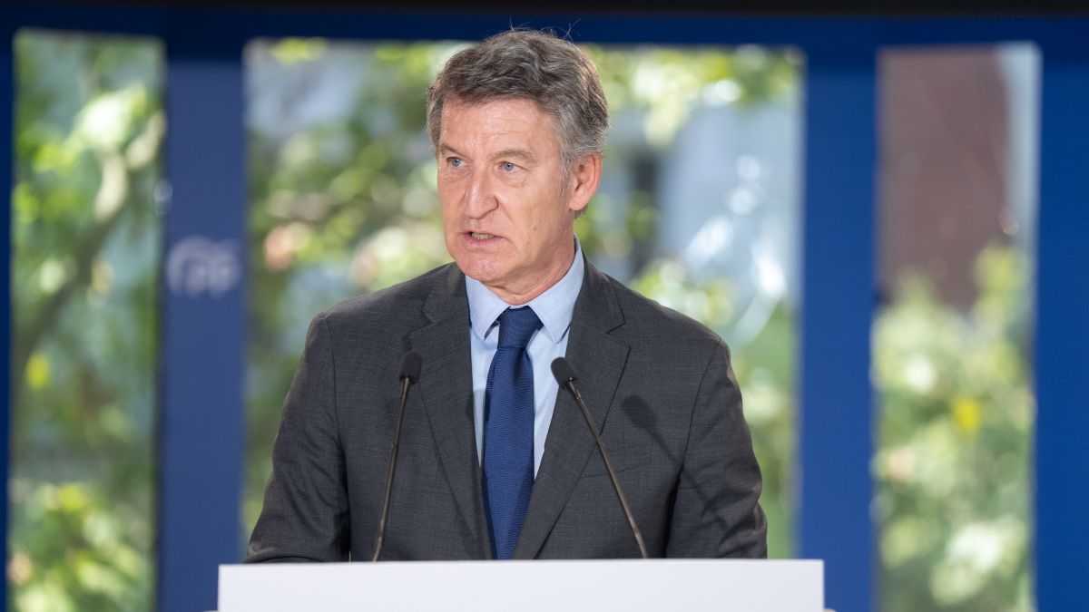 Feijóo pide la dimisión del fiscal general: «Quien se sienta en el banquillo no puede perseguir delitos»