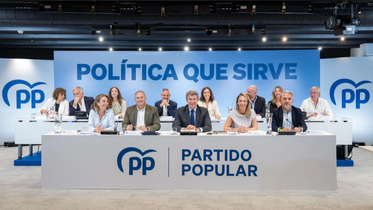 Feijóo califica de «manada de sinvergüenzas» que «siente pánico» al entorno de Sánchez