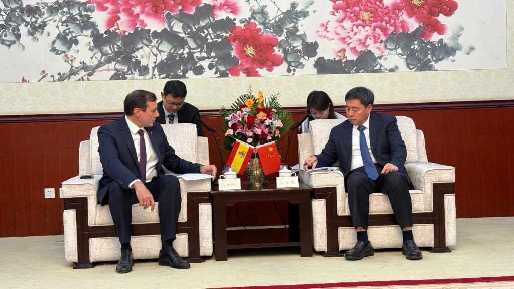 Firma del protocolo entre ADIF y China Rail (ADIF)