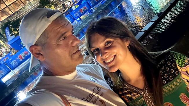 Frank Cuesta abandona Tailandia tras dos décadas y pone rumbo a Australia con su novia