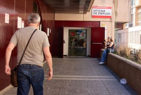 El paro bajó en 48.920 personas en junio, hasta su menor nivel en 17 años
