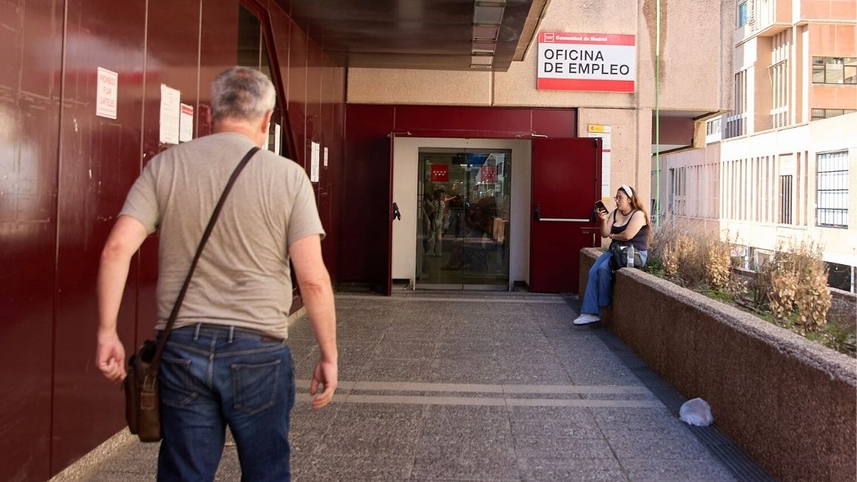 El paro bajó en 48.920 personas en junio, hasta su menor nivel en 17 años