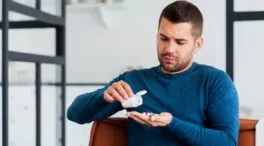 Por qué la vitamina D es esencial para los hombres (y cuánto deben tomar al día)