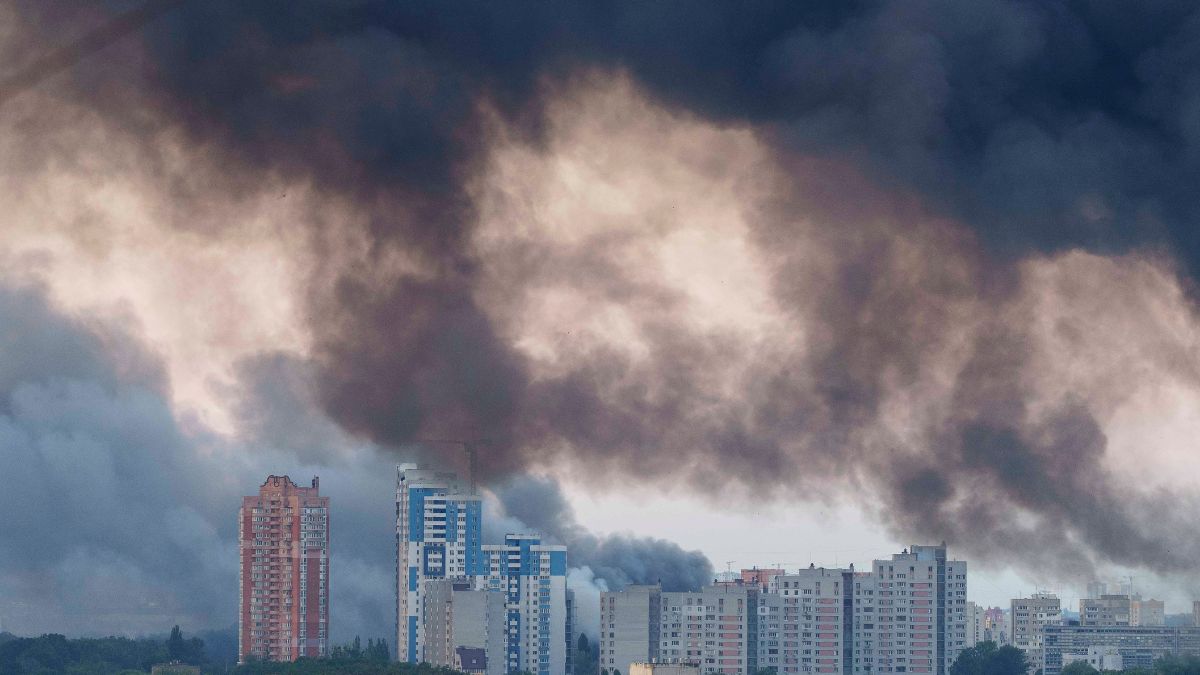 Mueren dos personas y más de 15 resultan heridas en un ataque de Rusia contra Kiev