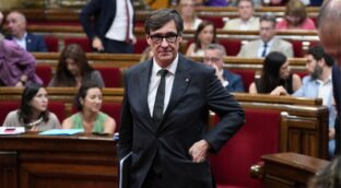 La tentación de Illa: unir las autonómicas y las generales para sumar con ERC y Comunes