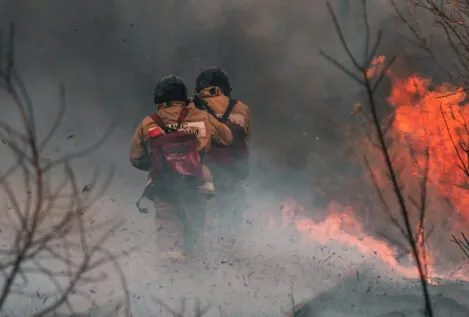 El Gobierno contrató a bomberos forestales sin experiencia para los incendios de este verano