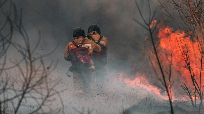 El Gobierno contrató a bomberos forestales sin experiencia para los incendios de este verano