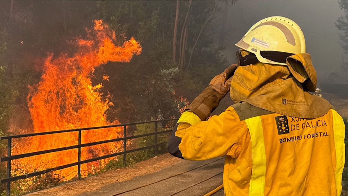 Un incendio en A Cañiza (Pontevedra), con la UME movilizada, afecta ya a 200 hectáreas