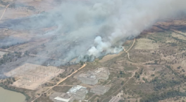 Un descontrolado incendio en Valdecaballeros (Badajoz) ya ha quemado 2.000 hectáreas