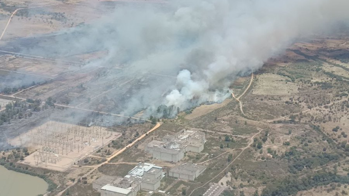 Un descontrolado incendio en Valdecaballeros (Badajoz) ya ha quemado 2.000 hectáreas
