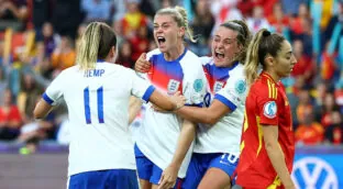 España se queda sin su primera Eurocopa femenina tras caer en penaltis ante Inglaterra