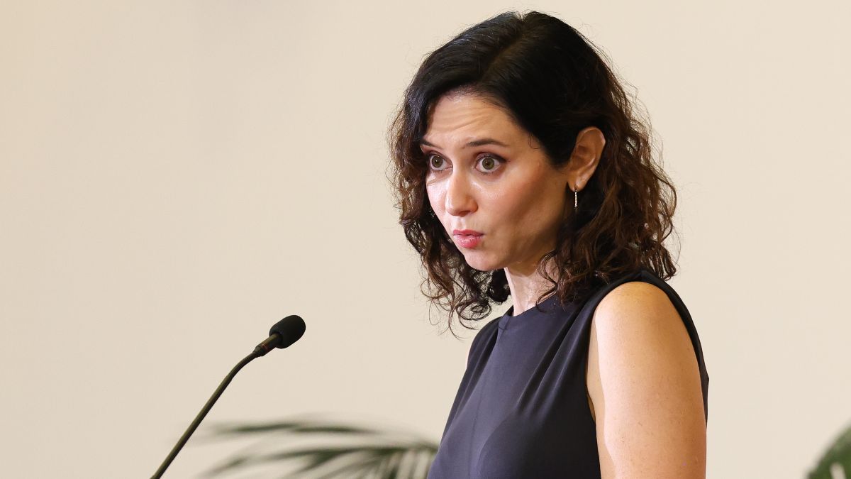 Ayuso reivindica como «referente socialista» a Page pese a la «desesperación» del PSOE