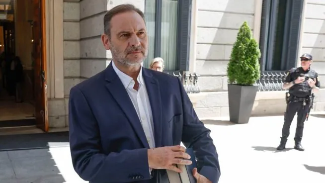 Ábalos presentó al PSOE 800.000 euros de gastos para «complementar su salario»