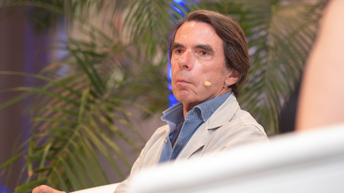 El expresidente Aznar denuncia que España «sufre una crisis existencial y no política»