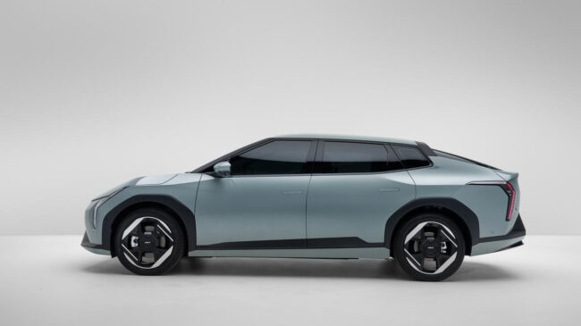 Kia EV4, el eléctrico que desafía al SUV y sin hacer ruido se adentra en una nueva tendencia