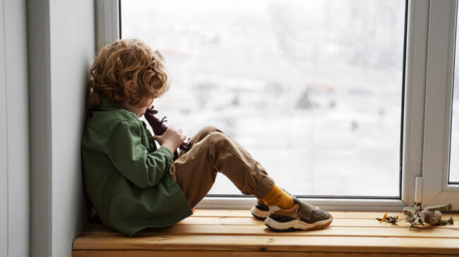 Qué es la ley del hielo y por qué castigar con el silencio por respuesta en la crianza es un error