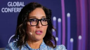 Linda Yaccarino dimite como CEO de la red social X