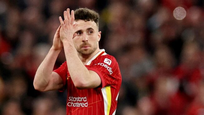 Aficionados del Liverpool rinden homenaje a Diogo Jota y su hermano tras su trágica muerte