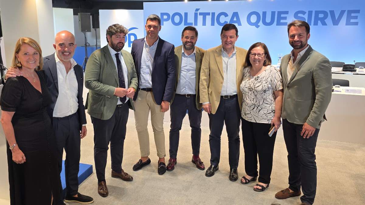 Mañueco sostiene que Sánchez es un «chollo para quienes no creen en España»