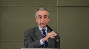 El ex secretario de Estado de Hacienda deja Kreab tras ser imputado en el 'caso Montoro'