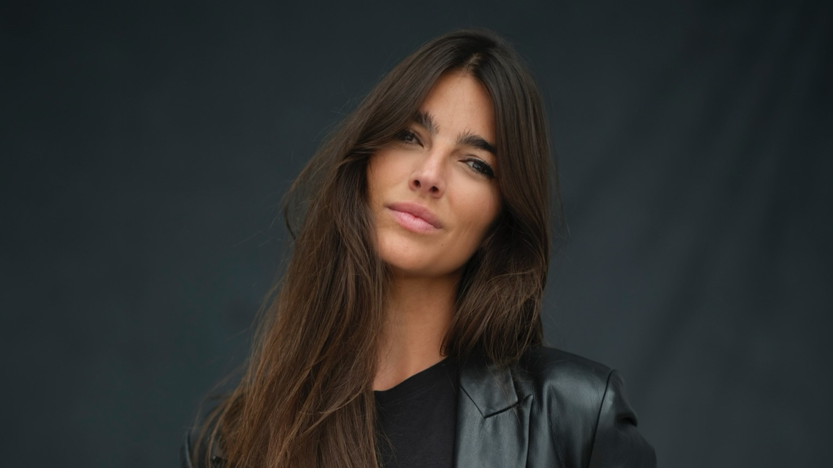 Entraña, adicciones y charme, el debut literario de Mónica Pérez Sobrino
