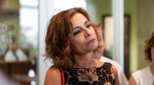 Montero echa el cierre por vacaciones sin dejar Presupuestos y tras 12 días desaparecida