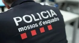 Dos muertos y cinco mossos heridos al atrincherarse un hombre en Barcelona