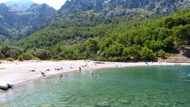 Ni chiringuitos, ni turistas: la cala de Mallorca que casi nadie conoce con aguas esmeralda