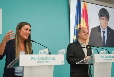 Junts se abre a negociar con el PP una moción de censura: con Puigdemont y fuera de España