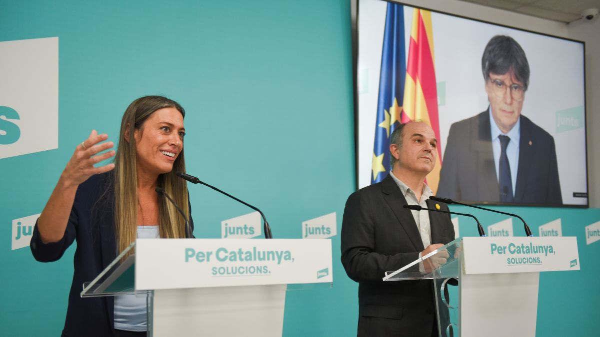 Junts se abre a negociar con el PP una moción de censura: con Puigdemont y fuera de España