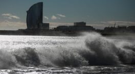 Un joven de 23 años muere ahogado en la playa barcelonesa de la Barceloneta