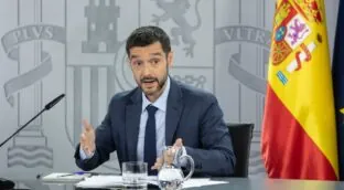 El Gobierno se gasta 78.000 euros en bolsas, pines y tazas para promocionar la Agenda 2030