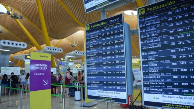 La huelga de controladores aéreos en Francia obliga a cancelar 71 vuelos en España