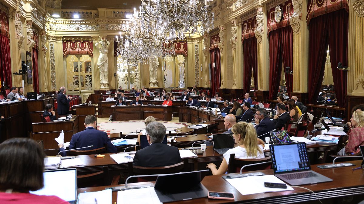El Parlament balear aprueba por unanimidad eliminar las dietas de los miembros del Govern
