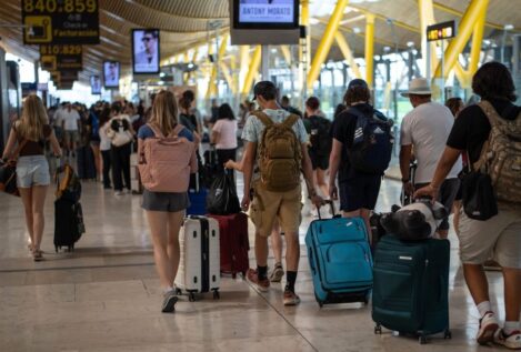 Consumo abre expediente contra una sexta aerolínea que cobra por el equipaje de cabina