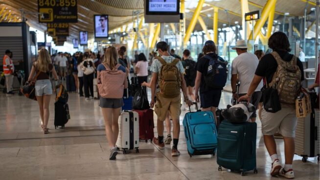 Consumo abre expediente contra una sexta aerolínea que cobra por el equipaje de cabina